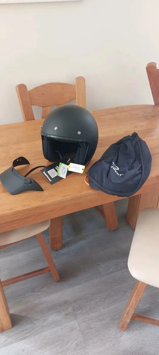 Motorbike Helmet - Image 3
