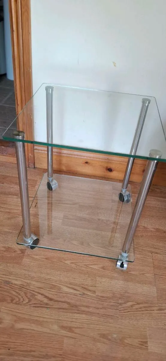 Tempered glass side table on wheels - Image 1