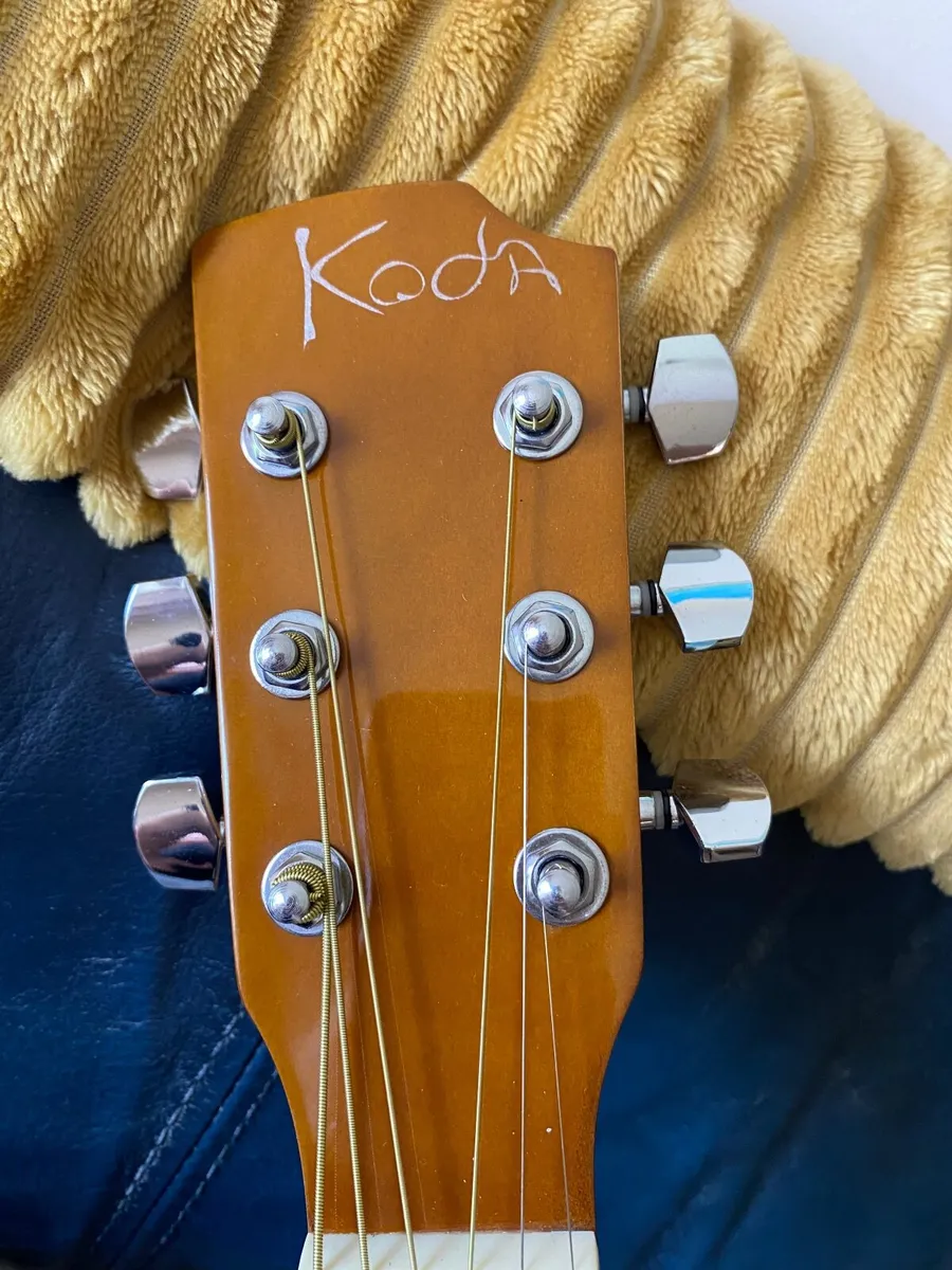 Guitar - Image 3