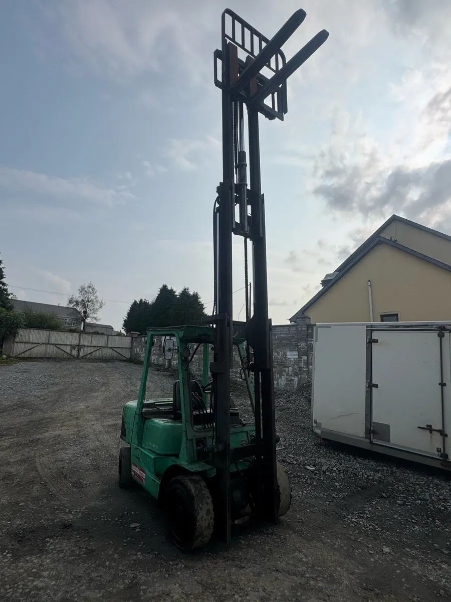 3 ton Mitsubishi forklift - Image 3