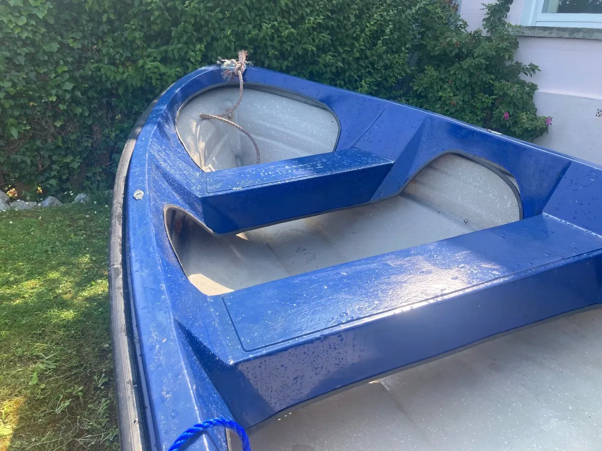Boat with trailer. - Image 2