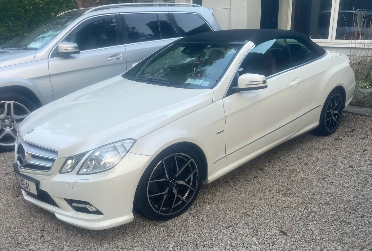 Mercedes E220 Cabriolet - Image 2