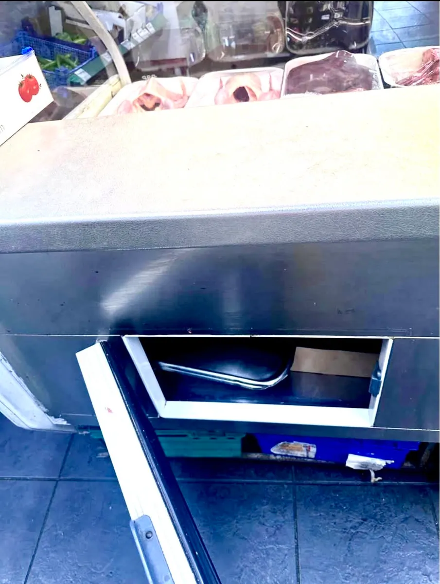 Deli / Meat Cake Display Refrigerator - Image 3