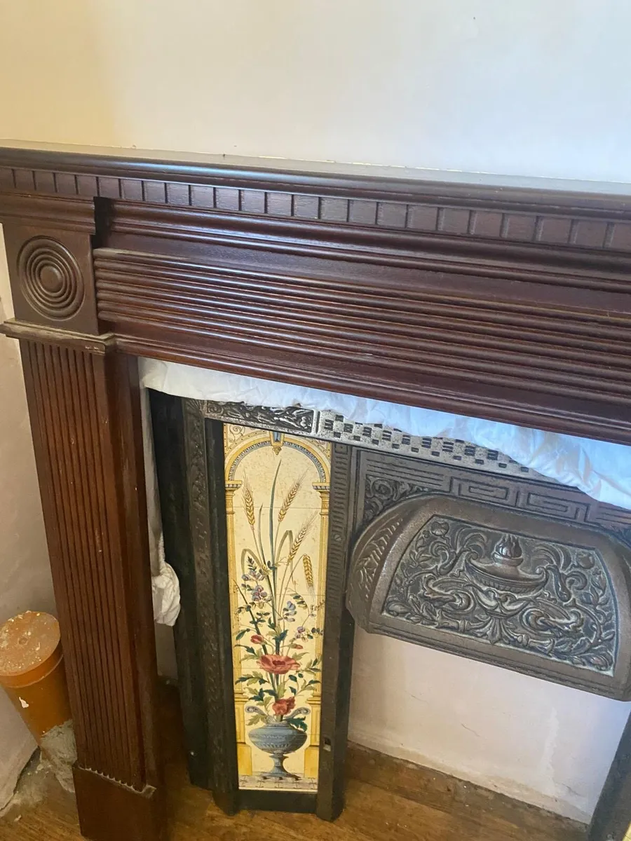 Cast iron fire place with tile inlay and mahogany - Image 2