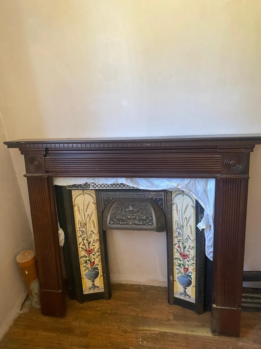 Cast iron fire place with tile inlay and mahogany - Image 4