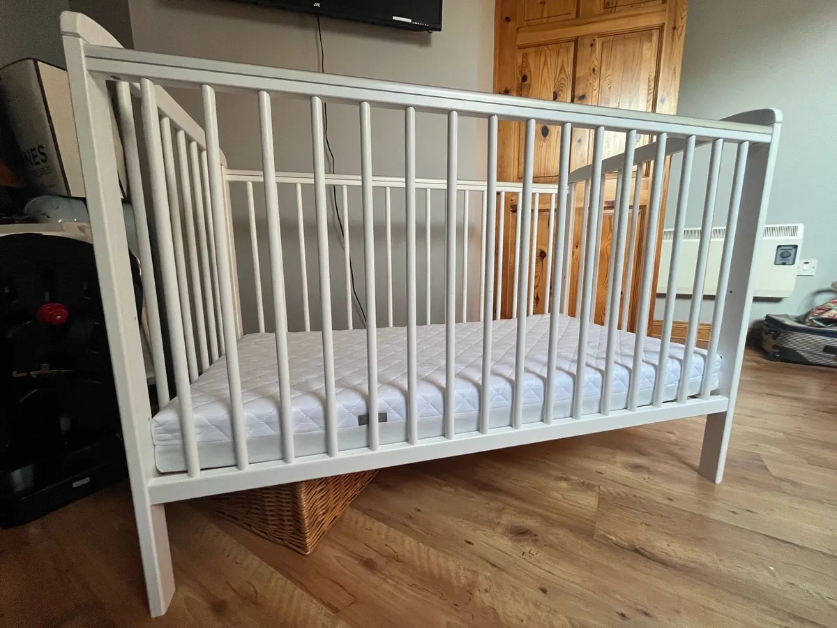 Cot - like new! - Image 1