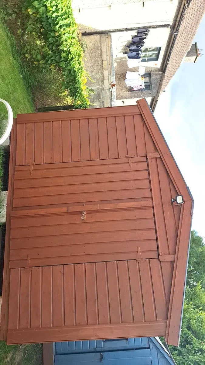 Large wooden shed - Image 2