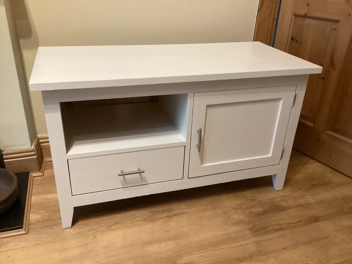 Small cream cabinet. - Image 2