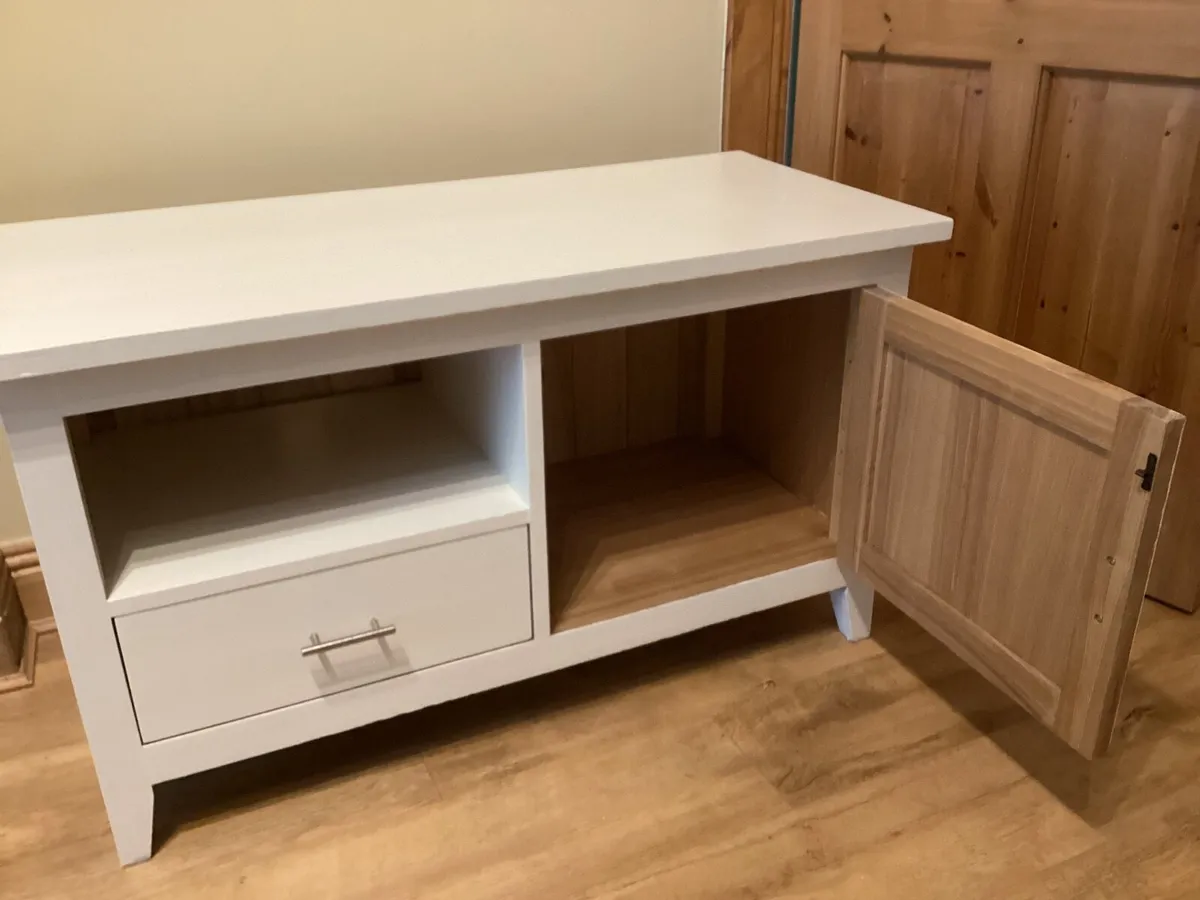 Small cream cabinet. - Image 3