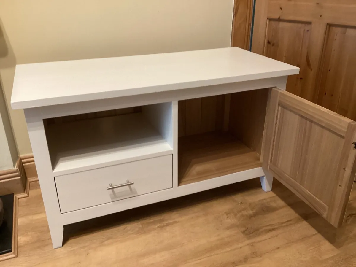 Small cream cabinet. - Image 4