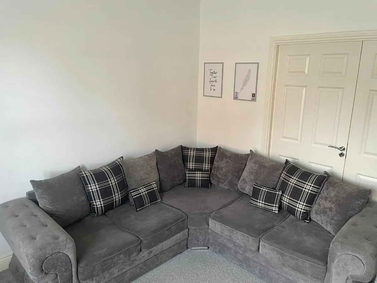 Corner sofa - Image 1
