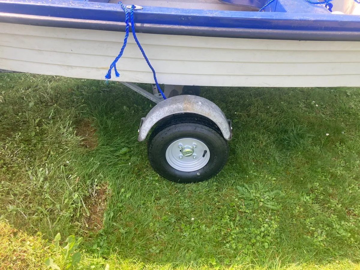 Boat with trailer - Image 4