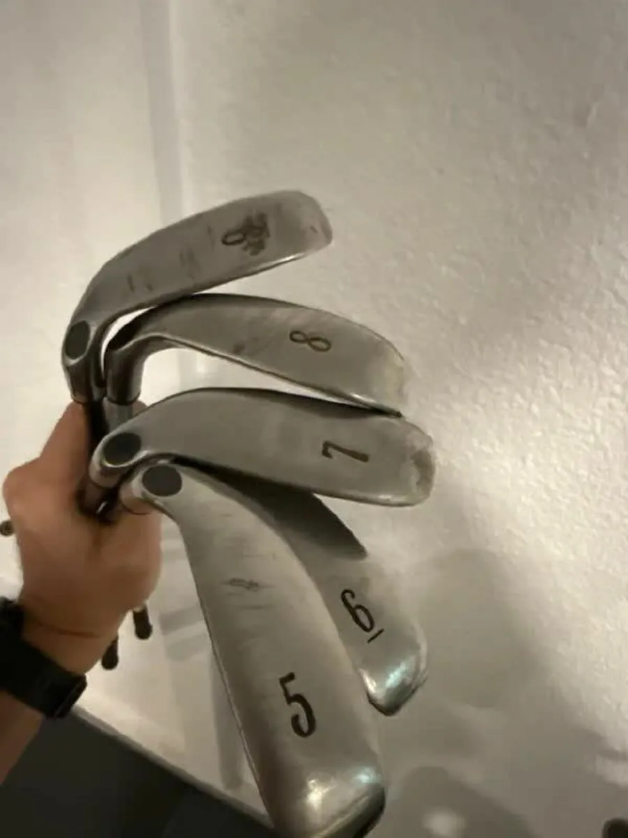 Titleist Golf Bag + Callaway Irons - Image 2