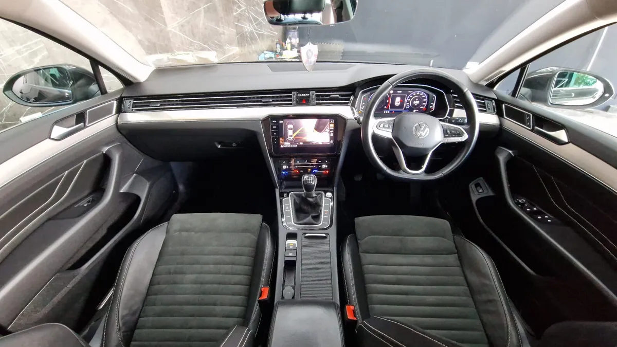 VOLKWAGEN PASSAT 2.0 TDI 150HP ELEGANCE - Image 4