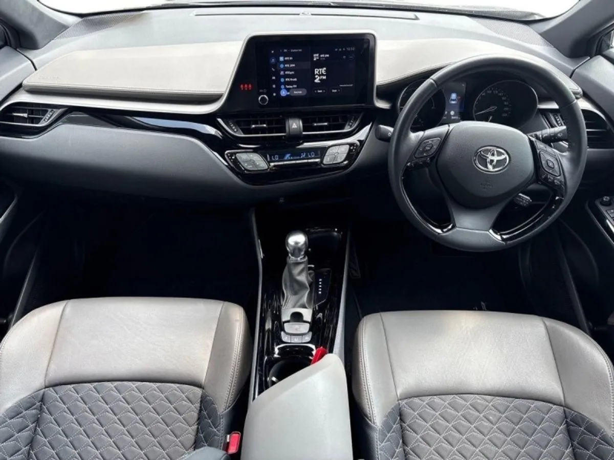 Toyota C-HR 1.8 Hybrid SOL - Image 2