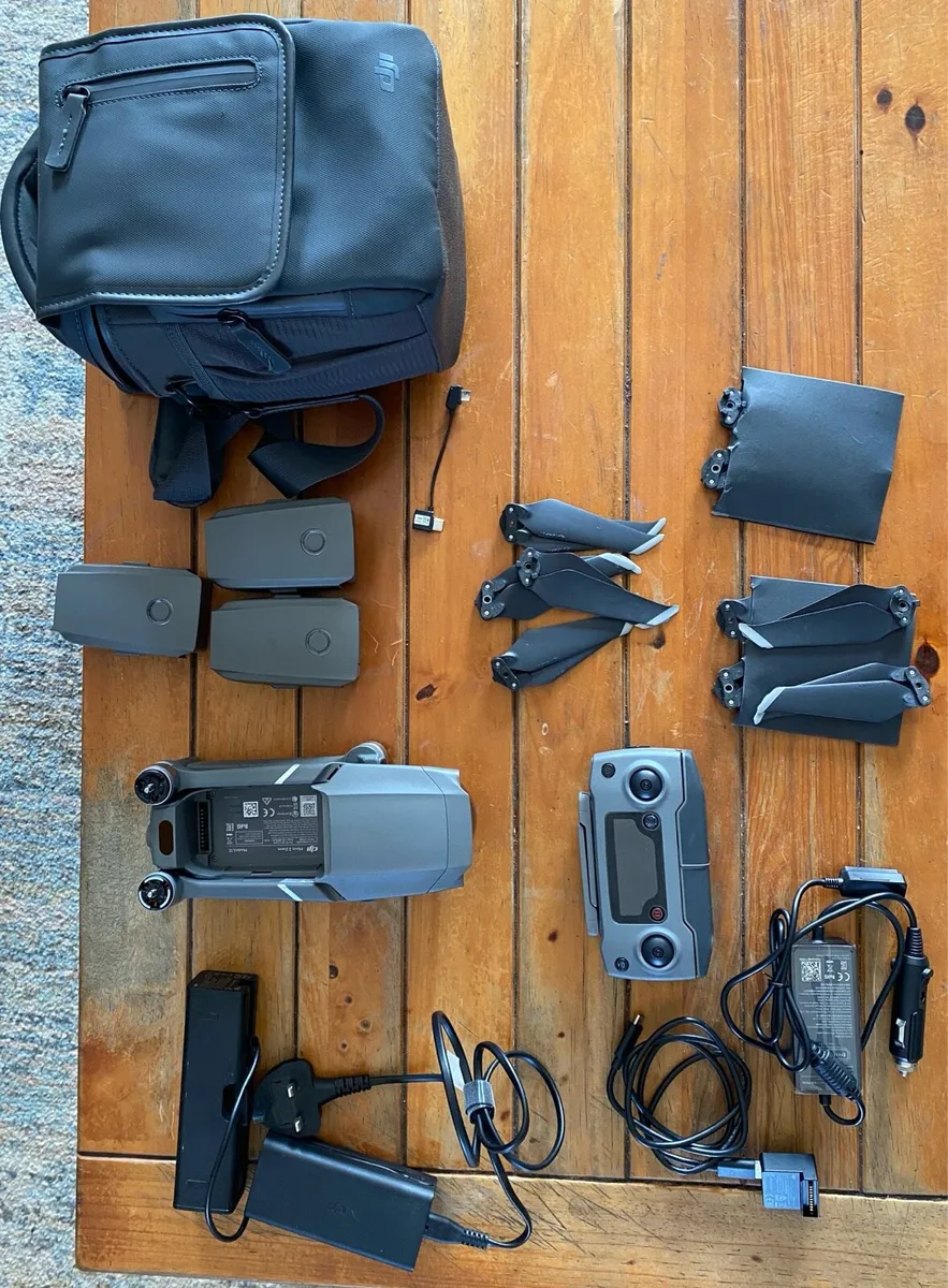 DJI mavic 2 zoom drone plus fly more pack - Image 1
