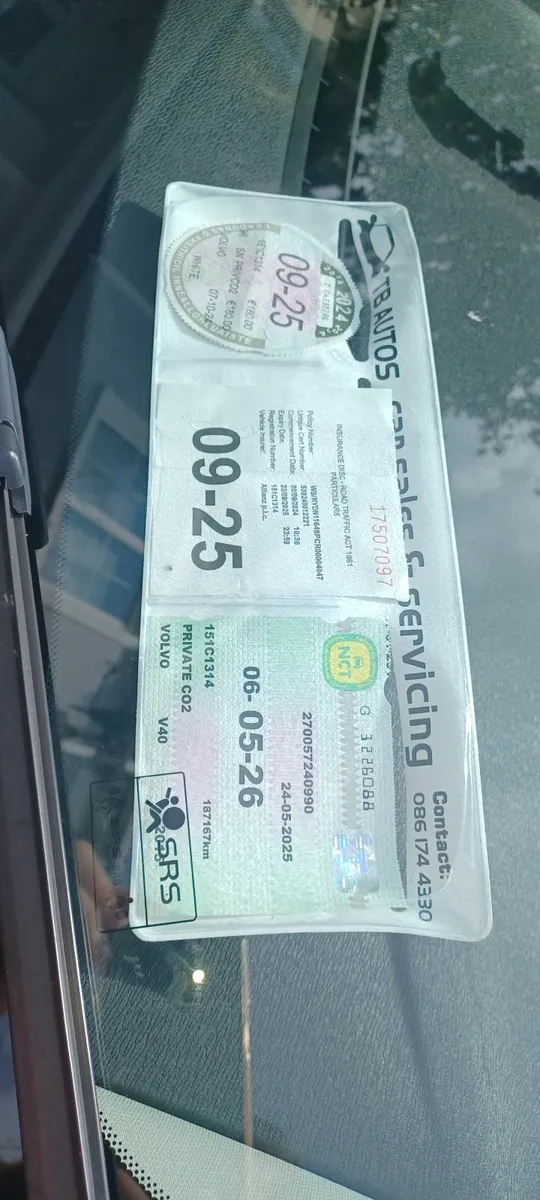 Volvo V40 2015 - Image 2