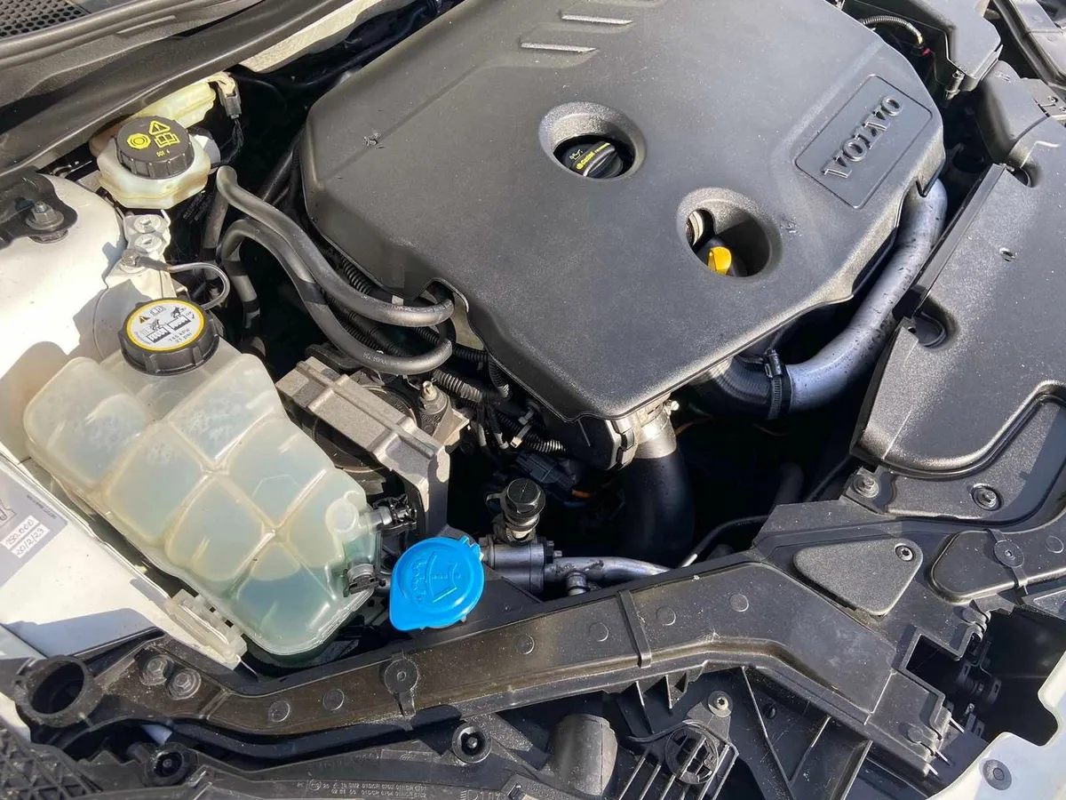 Volvo V40 2015 - Image 4