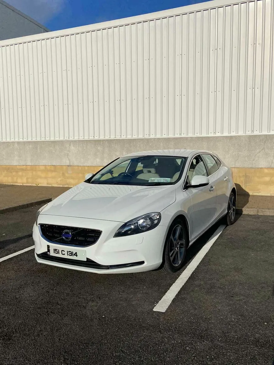Volvo V40 2015 - Image 1