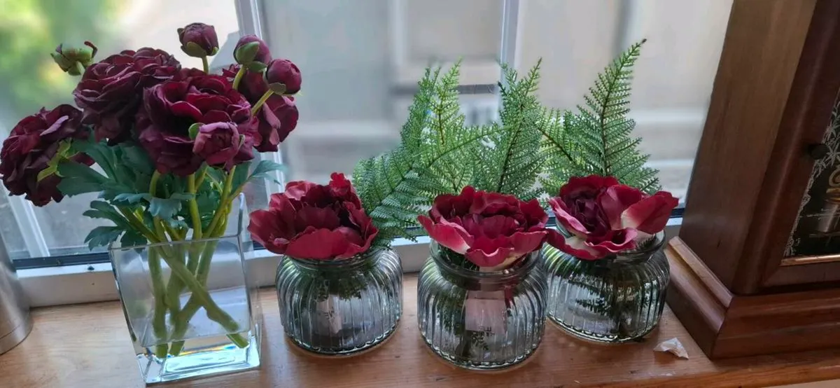 Floral pots for indoor decorations