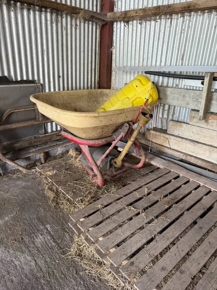Vicon fertiliser spreader - Image 2