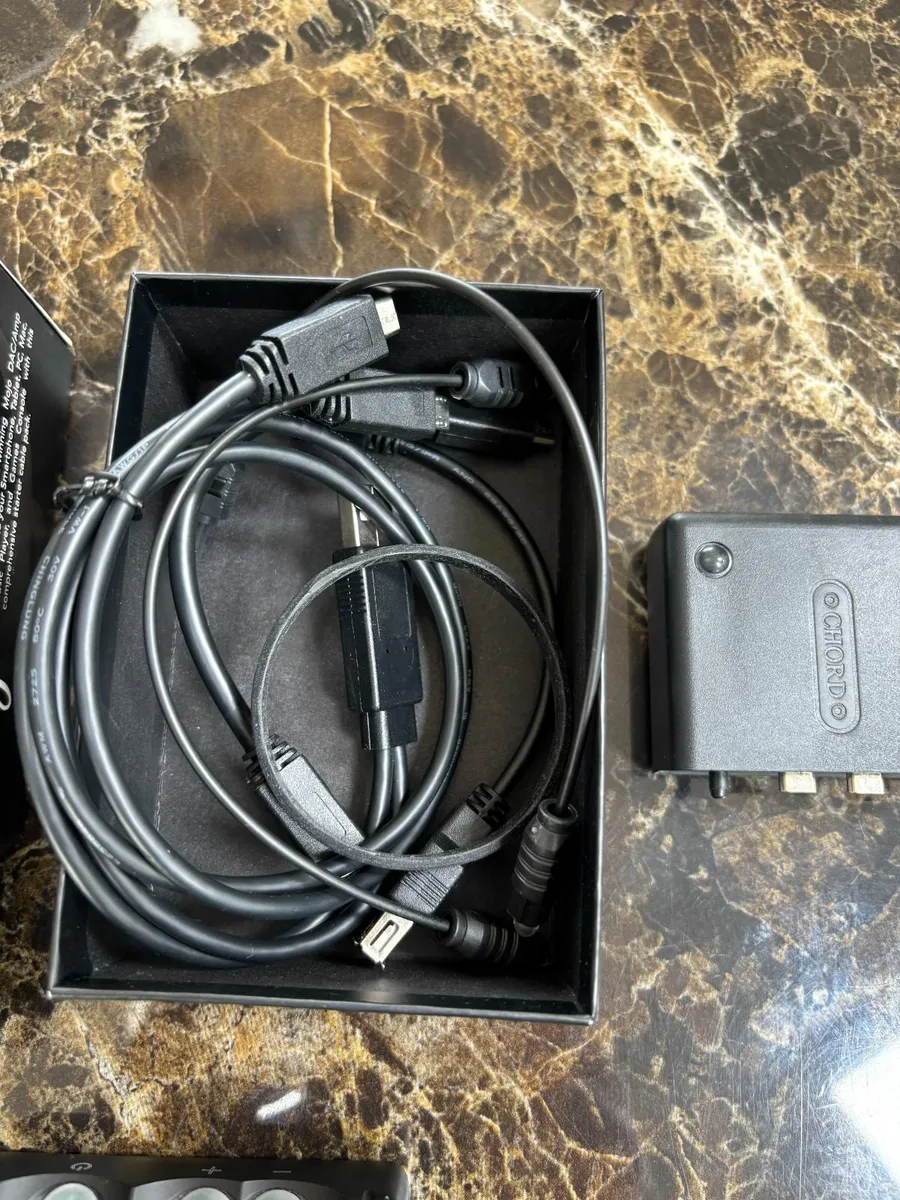 Chord Mojo Headphone Amp/DAC - Image 3