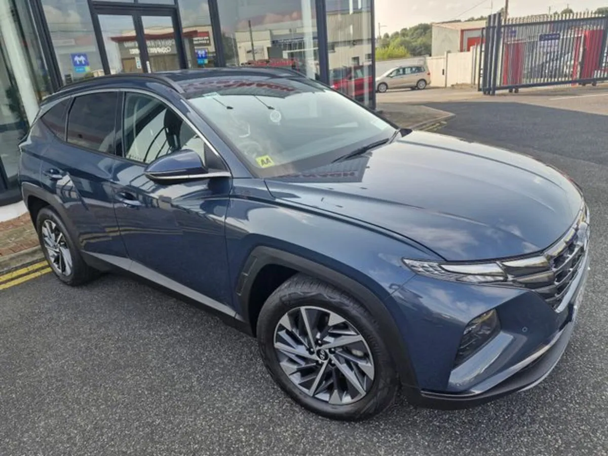 Hyundai Tucson Executive Plus 5DR - Image 2
