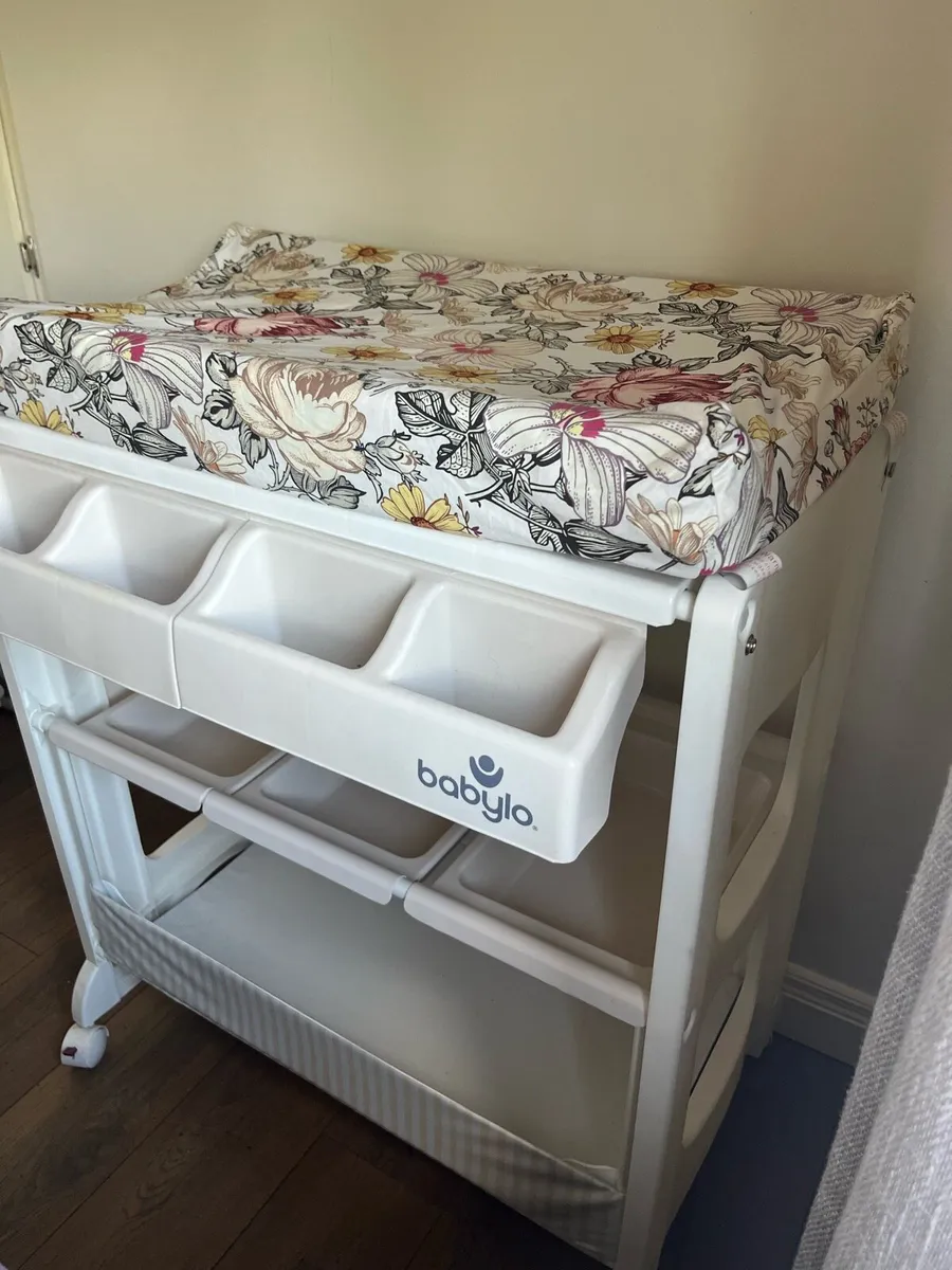 Babylo Changing Table - Image 2