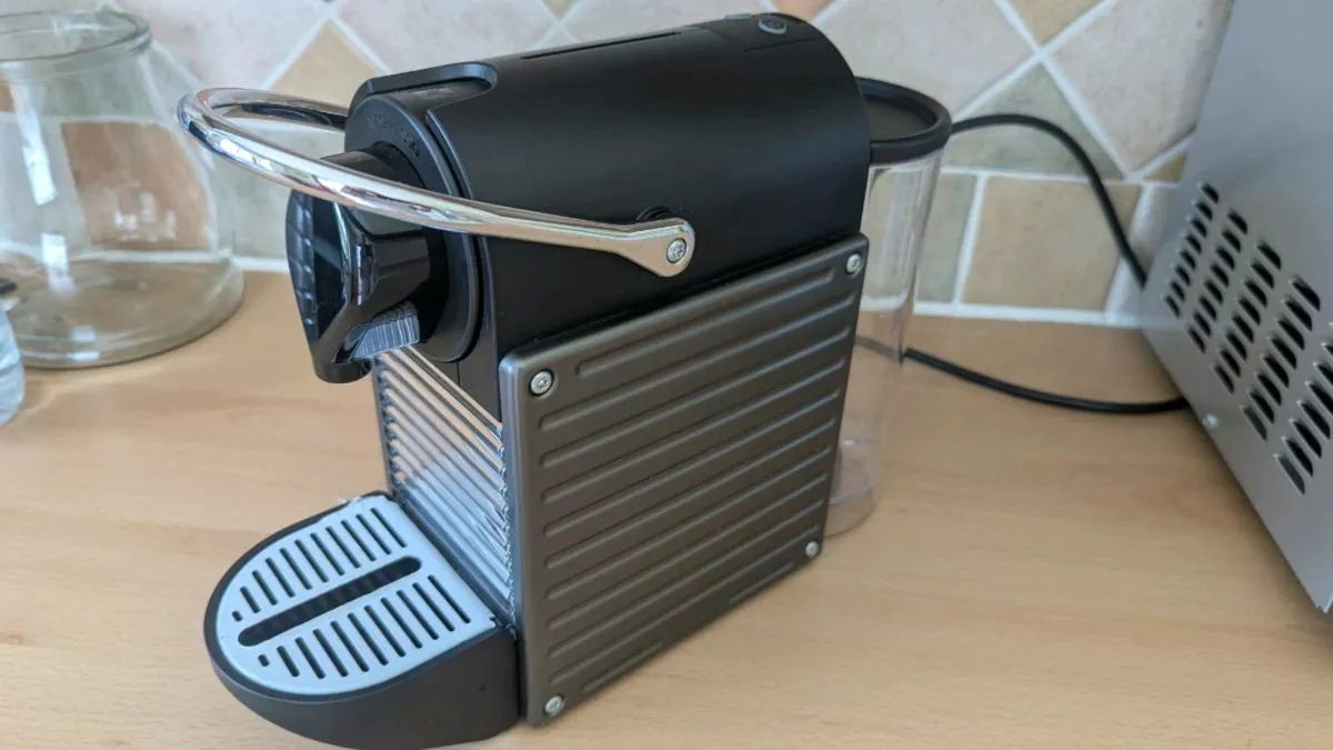 Nespresso pixie coffee machine - Image 2