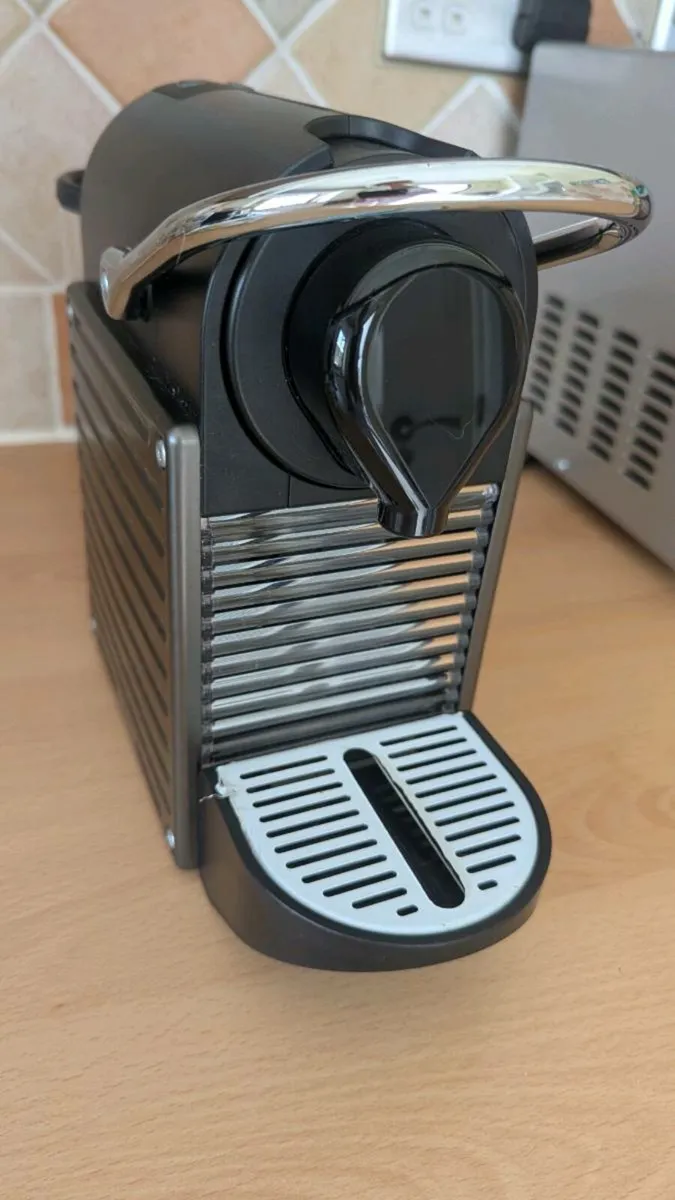 Nespresso pixie coffee machine - Image 4