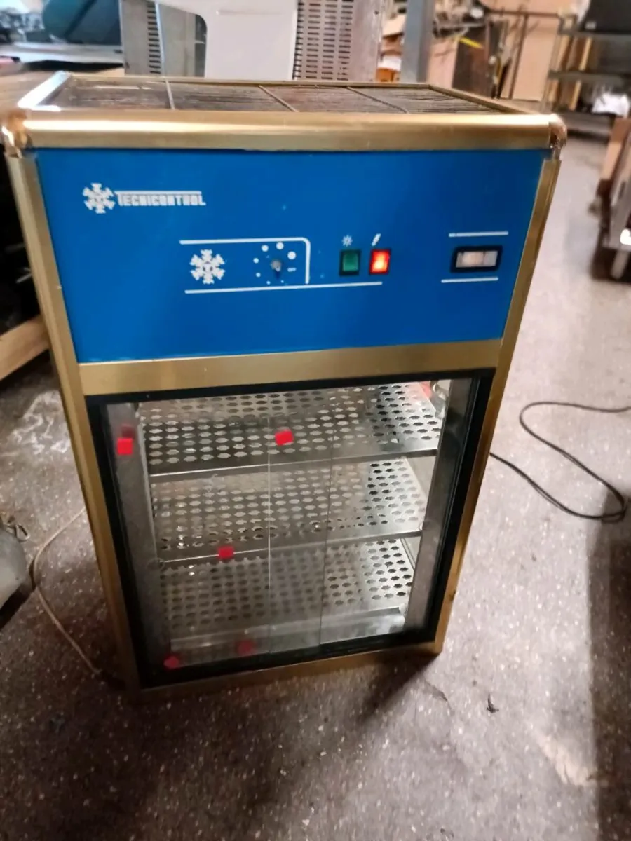 Counter top display fridge - Image 1