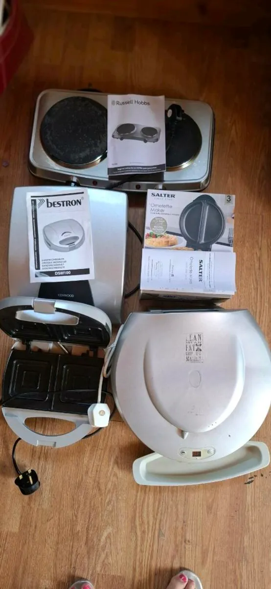 Hot plates. Omelette and sandwich toaster-hit gril