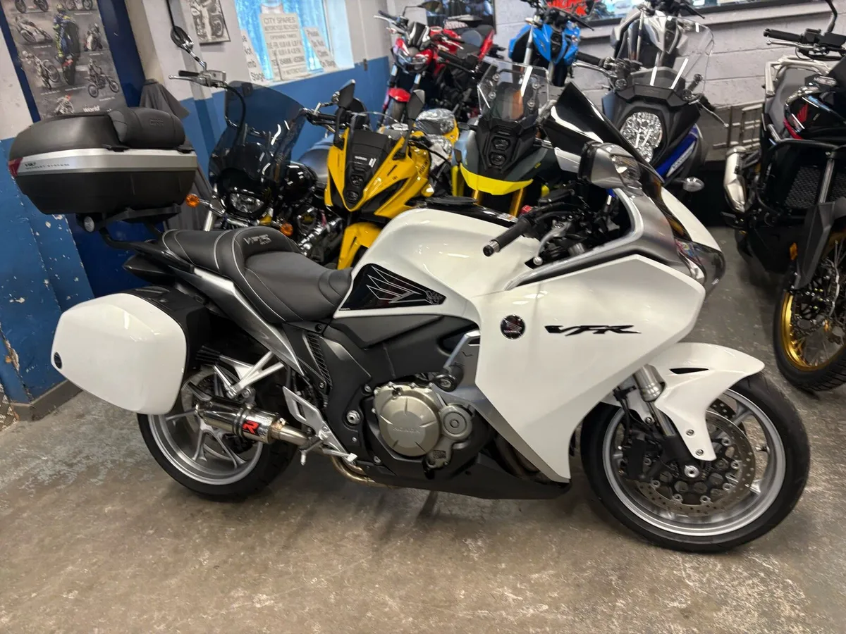 2010 Honda VFR1200 - Image 2