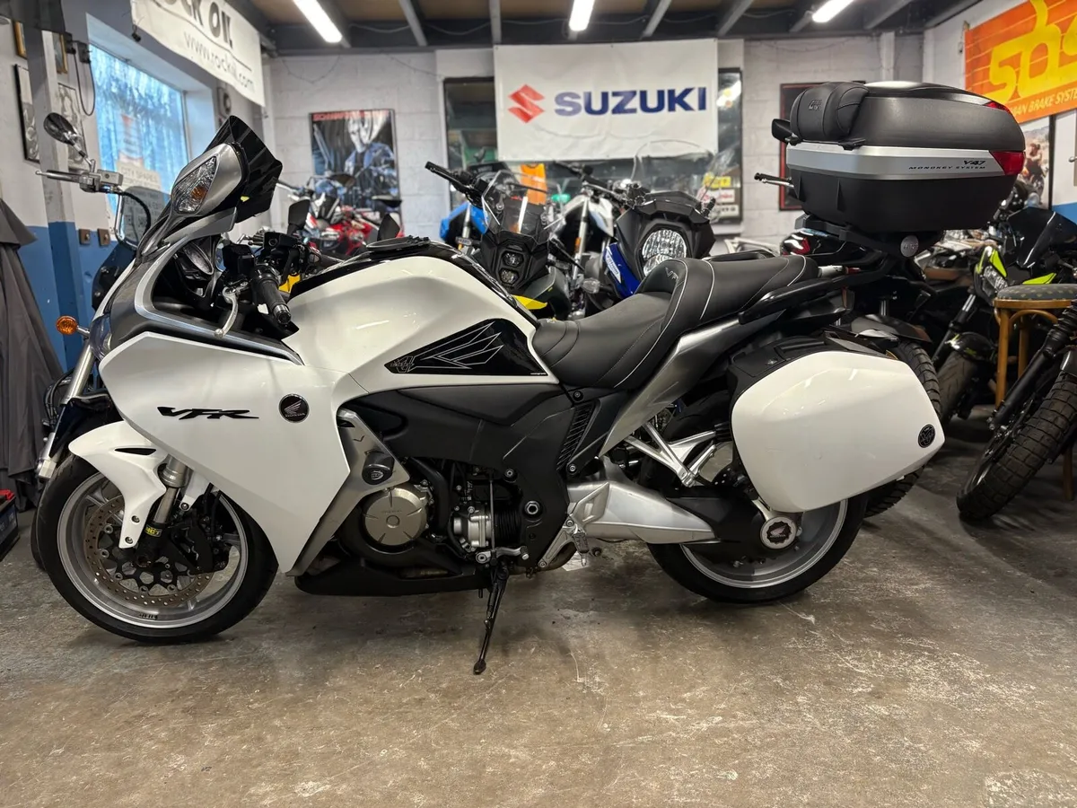 2010 Honda VFR1200 - Image 4