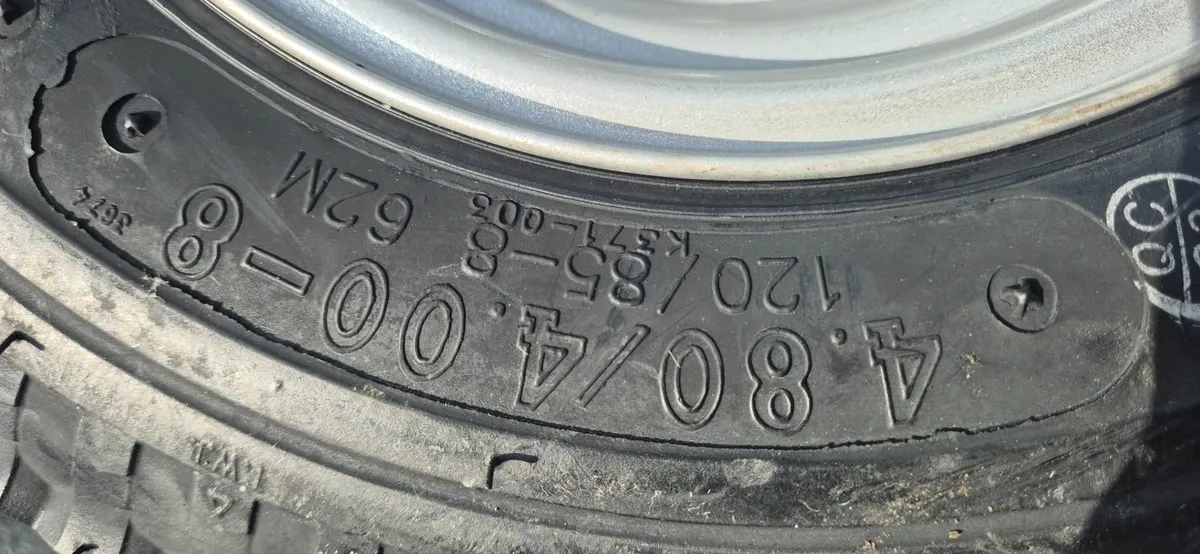 €150 for Pair 8in wheels with pair of hubs - Image 2