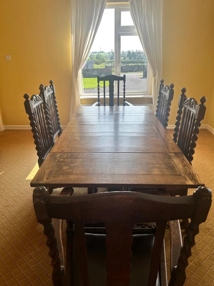 Large table and six chairs ( 2 arm chairs ) - Image 1