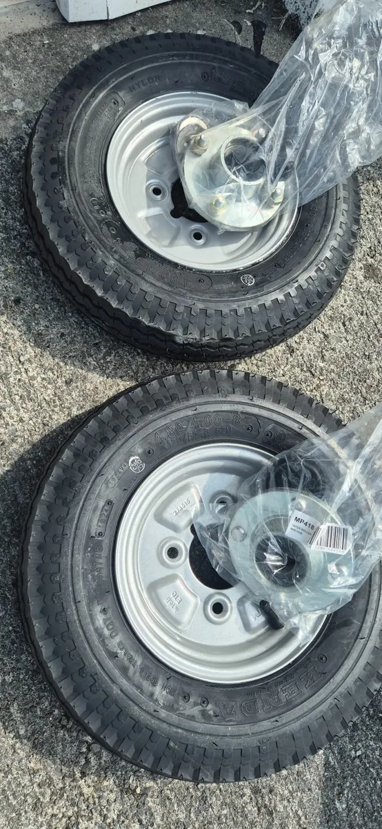 €150 for Pair 8in wheels with pair of hubs - Image 1