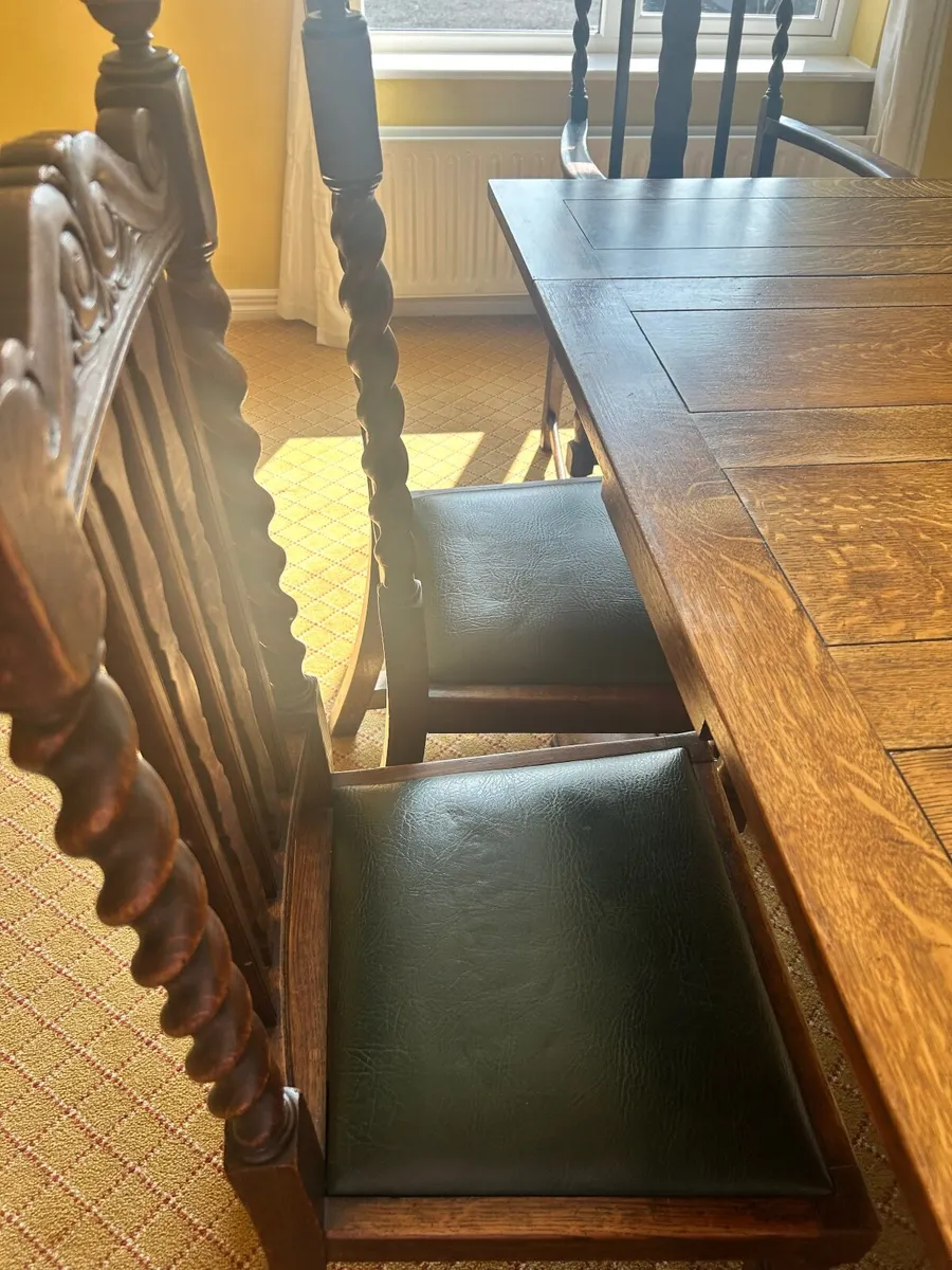 Large table and six chairs ( 2 arm chairs ) - Image 2