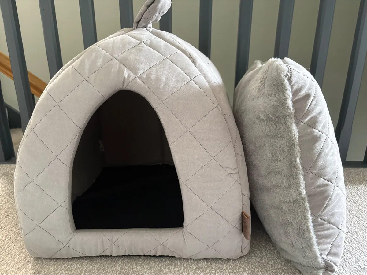 Cat bed for sale - Image 1