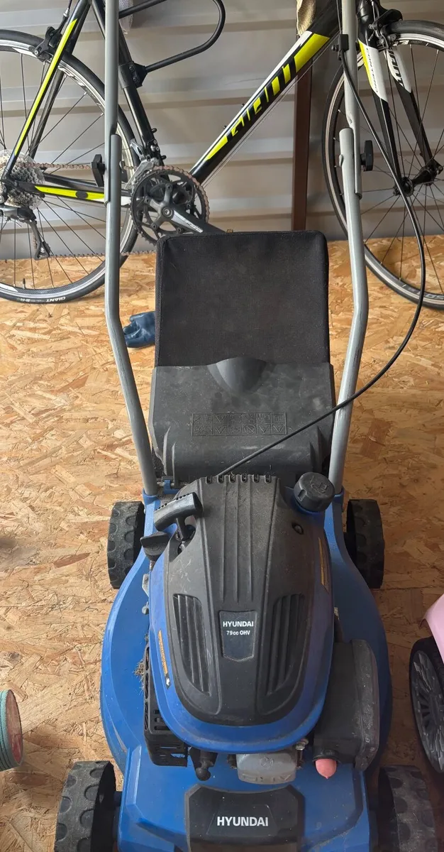 Hyundai petrol lawnmower 79cc (2019) - Image 2
