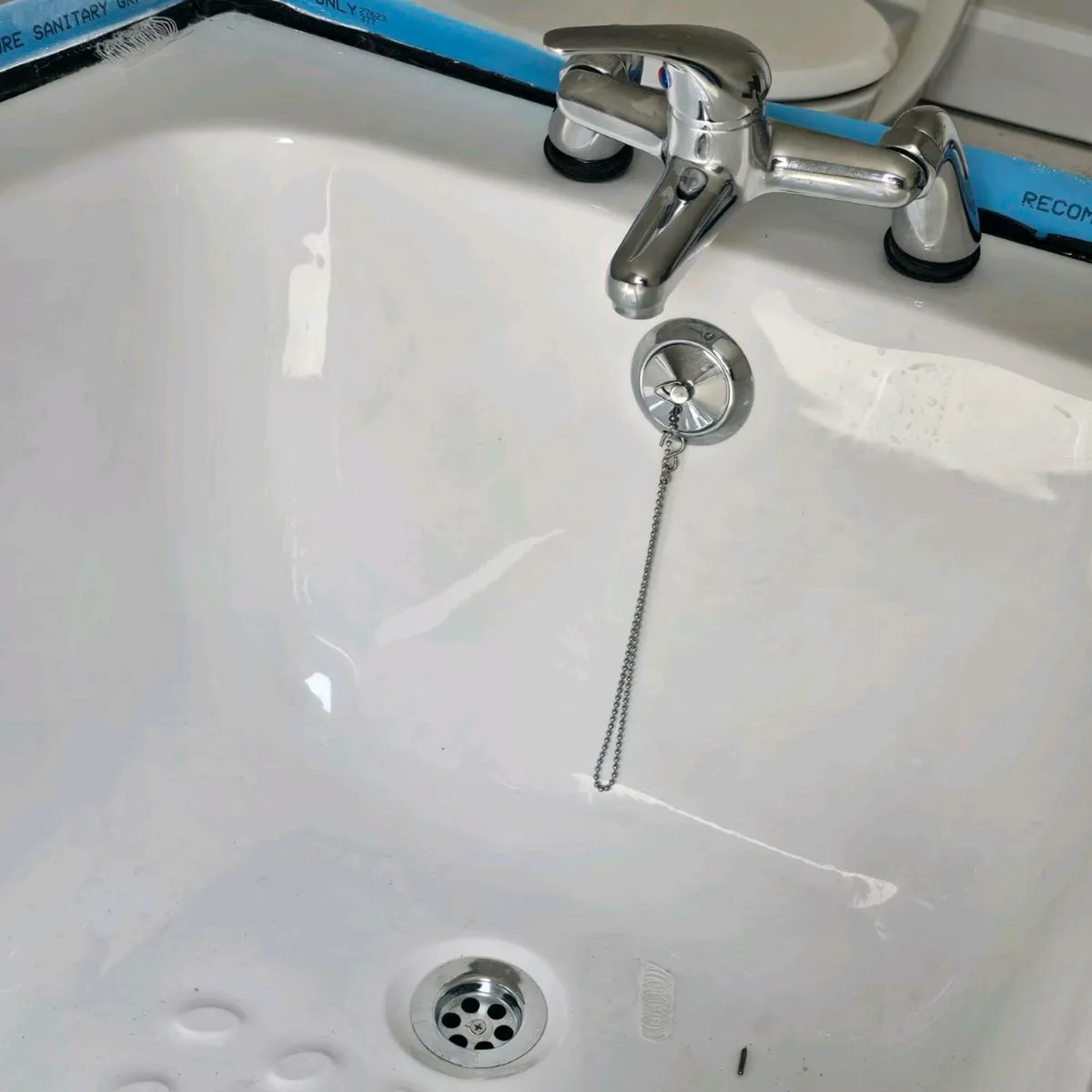 Bathroom set Bath / Toilet / SInk - Image 2