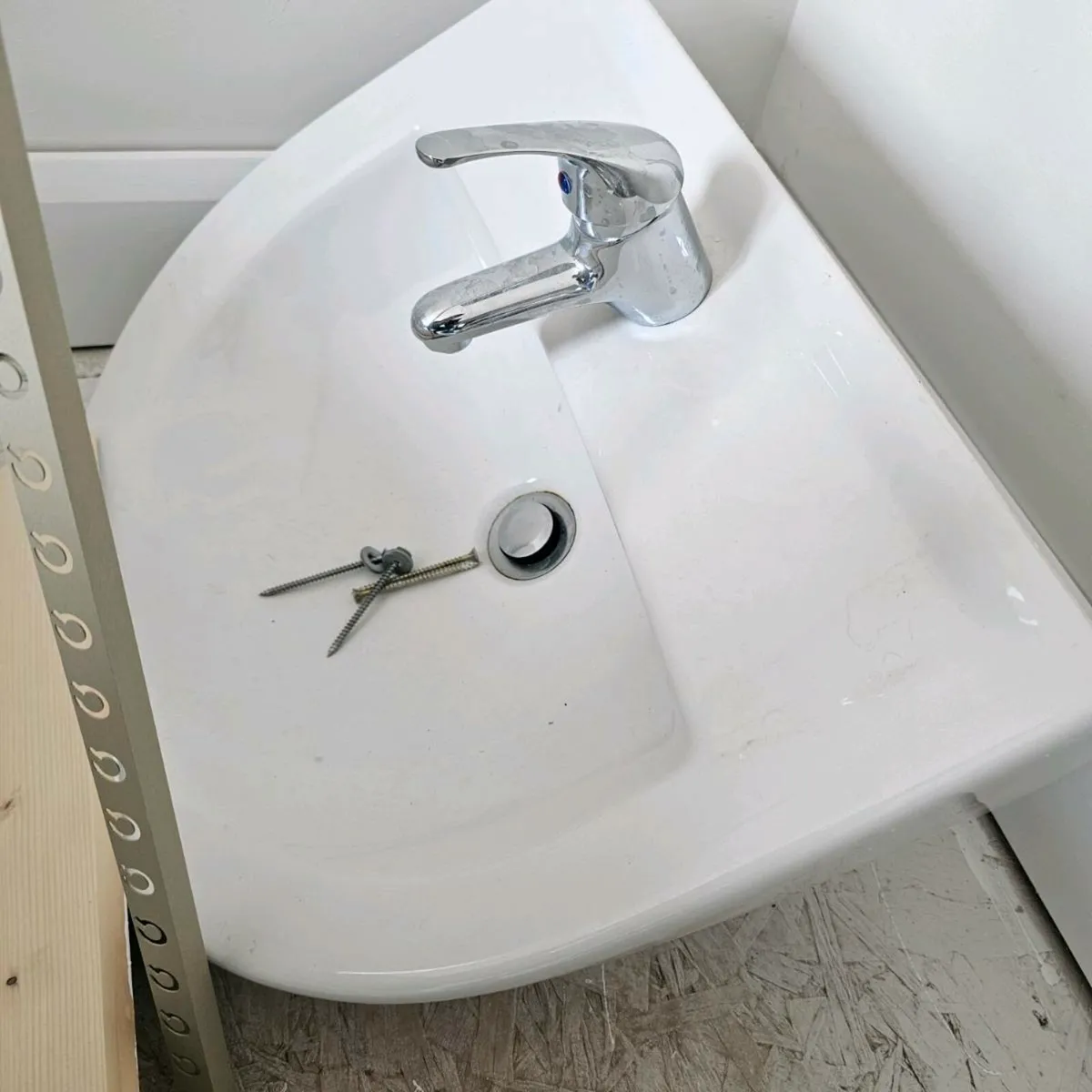 Bathroom set Bath / Toilet / SInk - Image 3