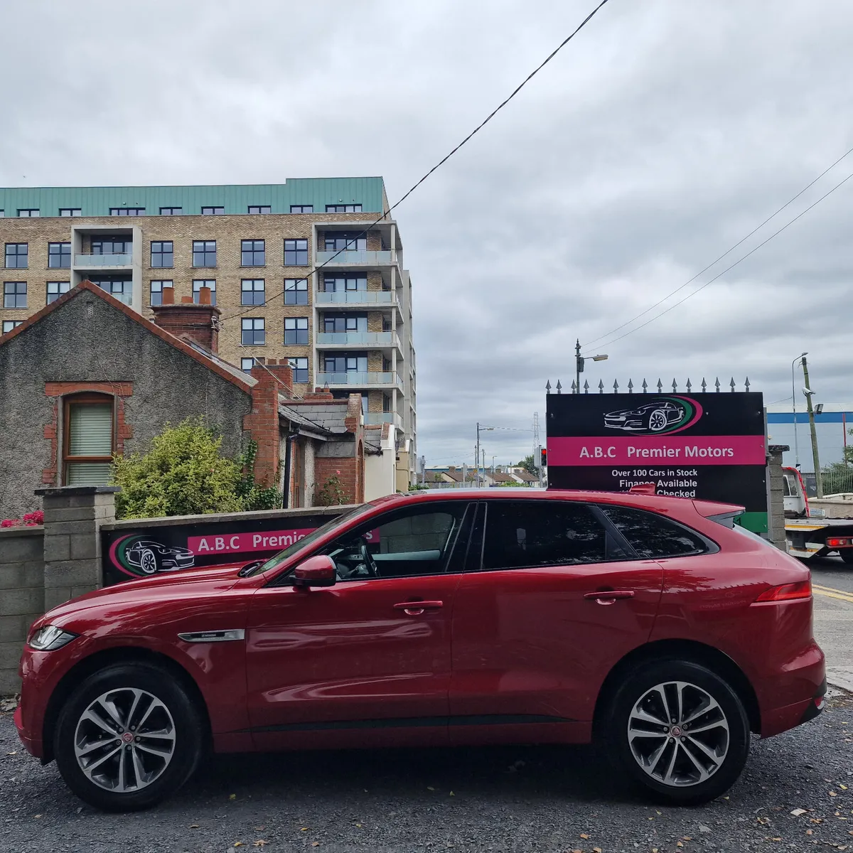 Jaguar F-Pace  180PS R-Sport Auto 4WD - Image 3