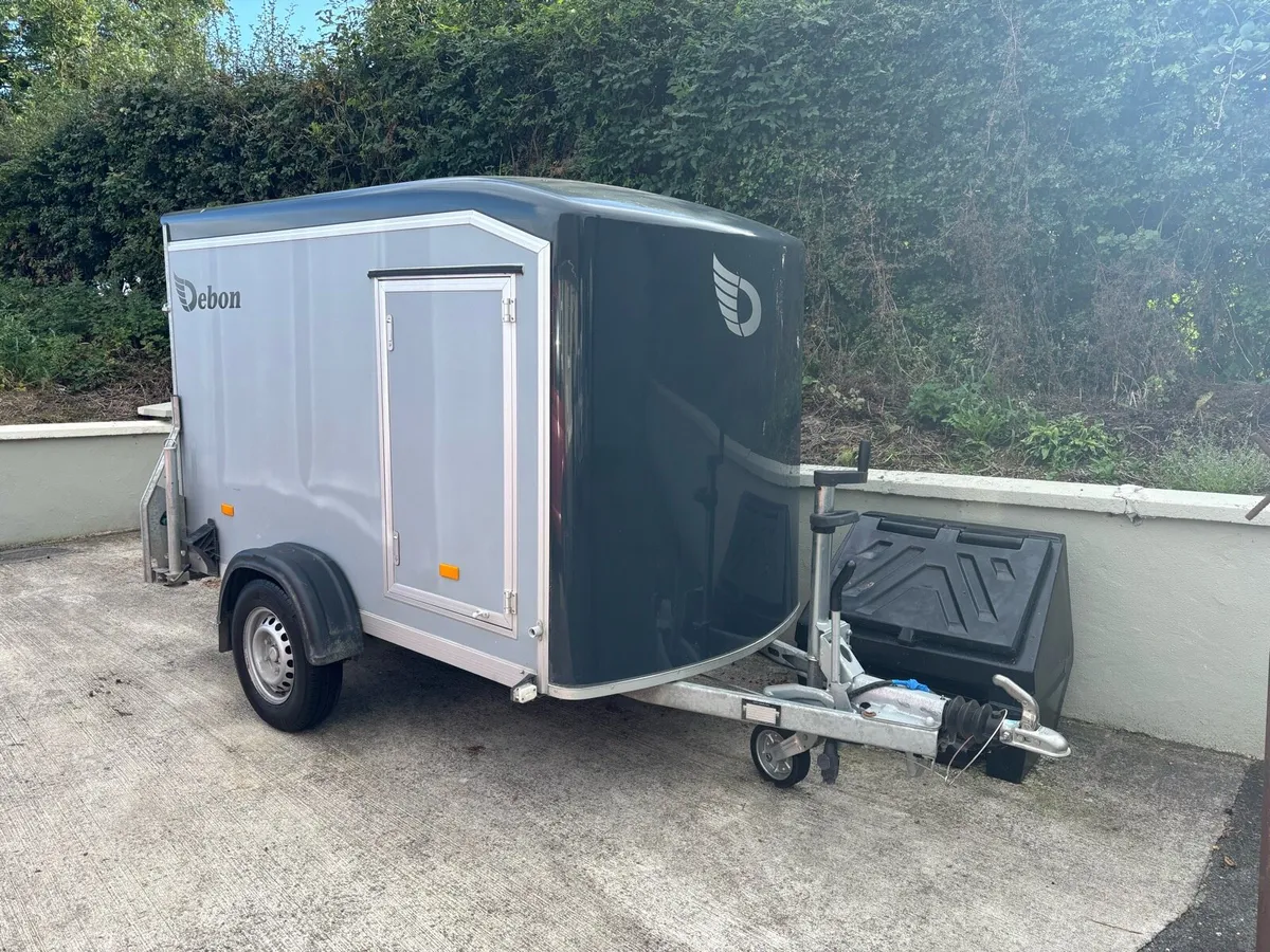 Debon Trailor - Image 1