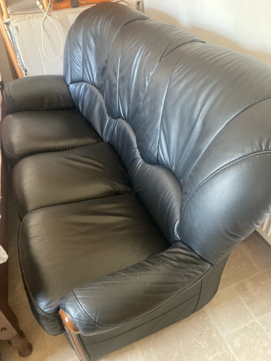 Couch and arm chairs - Image 1