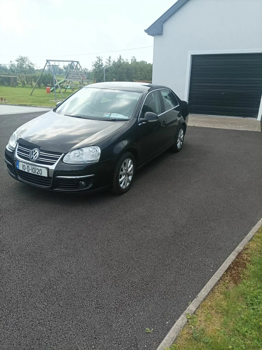 Volkswagen Jetta 2010 - Image 1