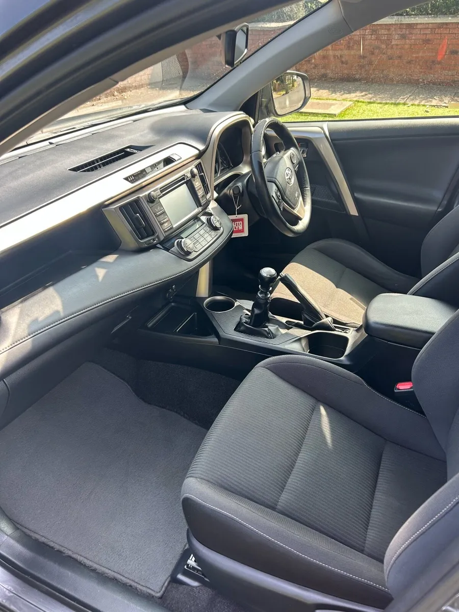 Toyota RAV4 - Image 2