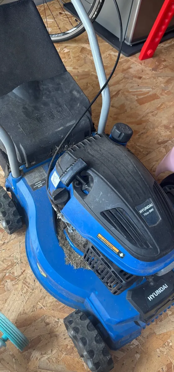Hyundai petrol lawnmower 79cc (2019) - Image 1