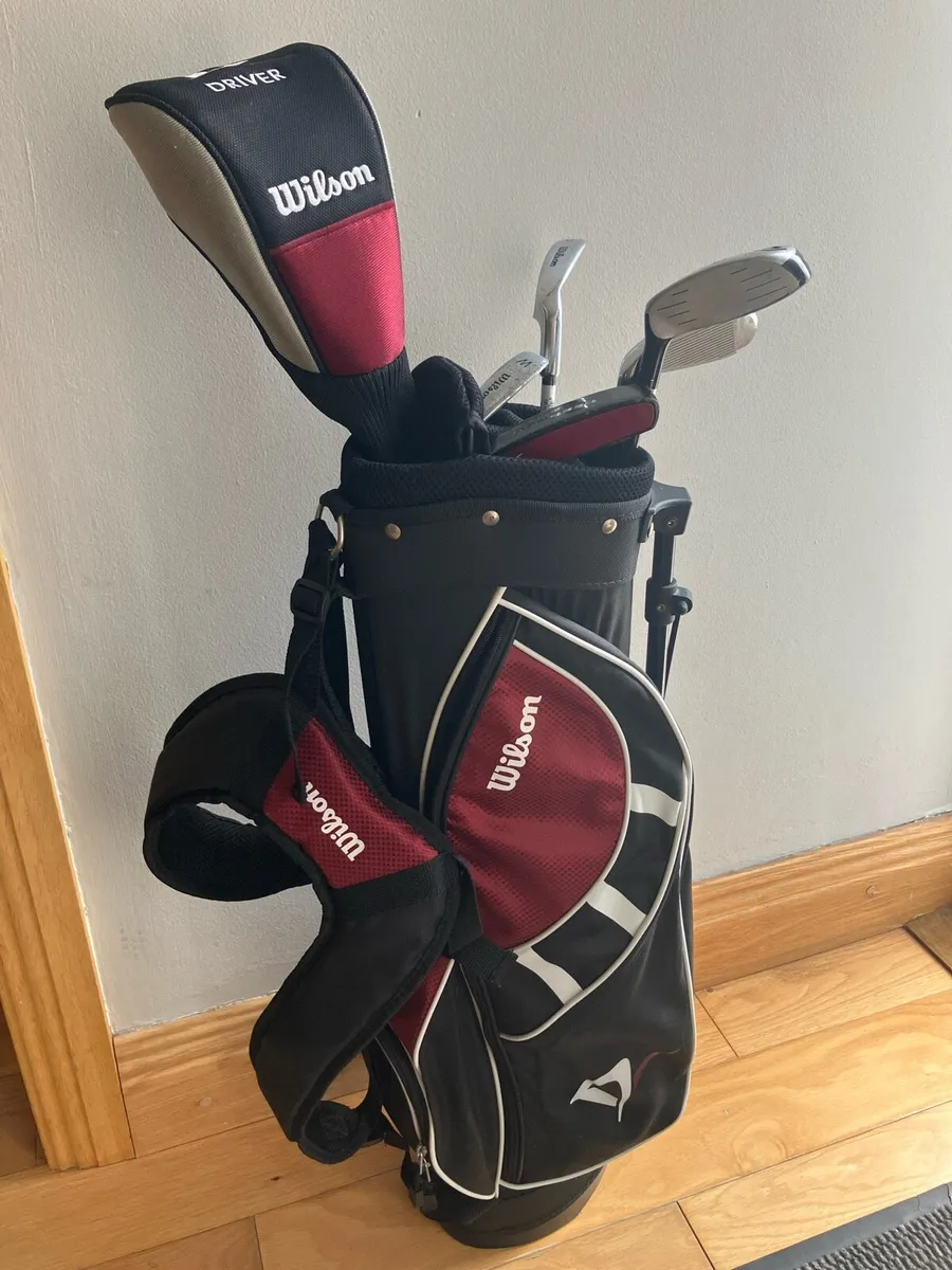 Wilson Deep Red Junior Golf Set and Bag - Image 1