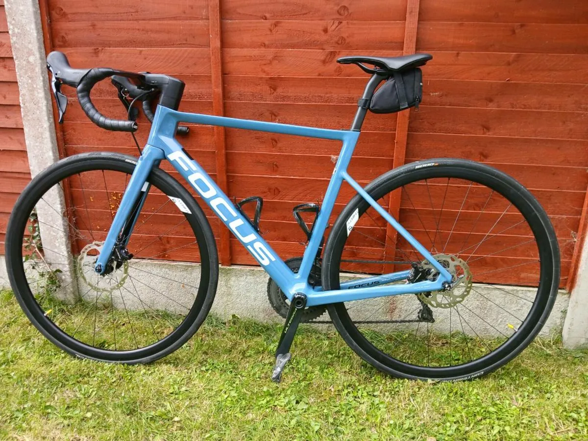 Focus izalco max carbon road bike - Image 1